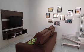 Sobrado charmoso em localização central!